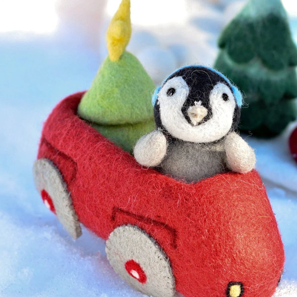 Tara Treasures - Penguin in Toy Car and Christmas Tree